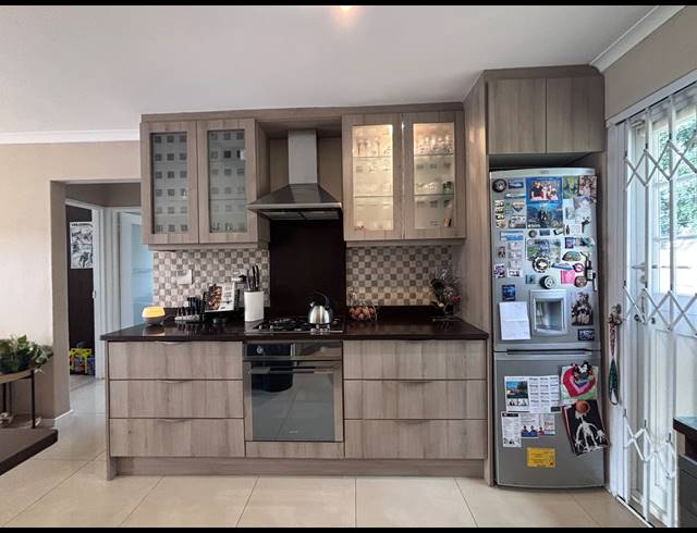 3 BEDROOM FREESTANDING TO LET IN SUNNINGDALE